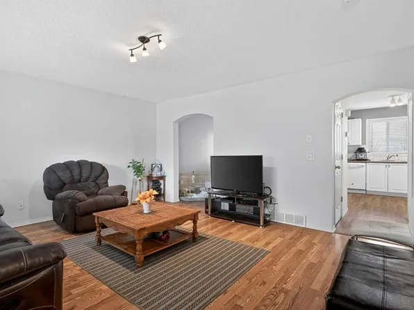 260 S Stonemere Pl, Chestermere, AB T1X 1N2