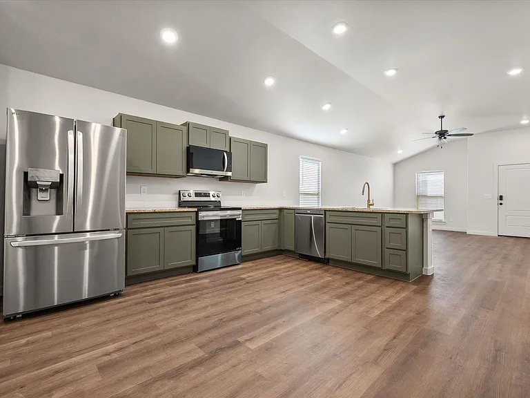 1204 Cottonwood Ave — Photo 7