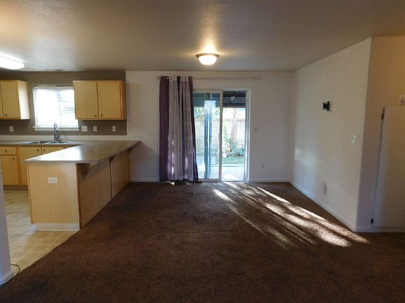 3rd image of 3043 Leah St NE