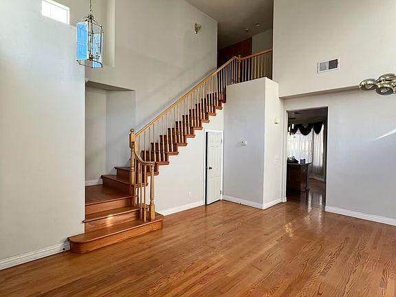4th image of 1116 Camellia Ct