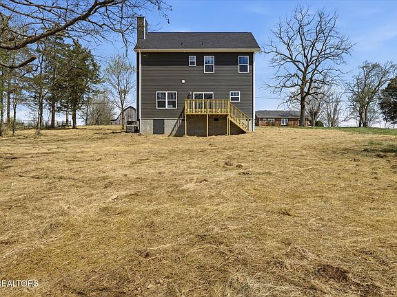 4th image of 237 Cross Valley Rd