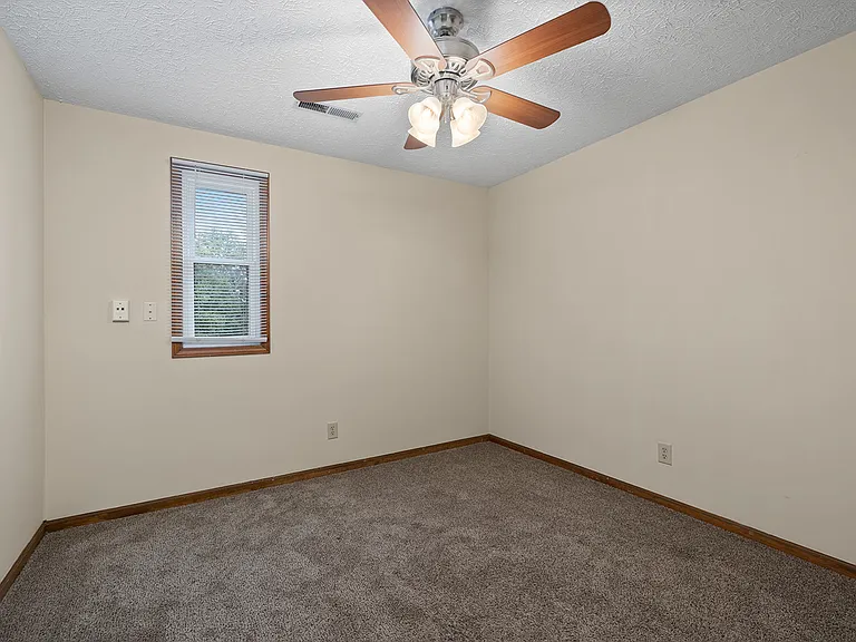 3749 N Pickwick Ave — Photo 22