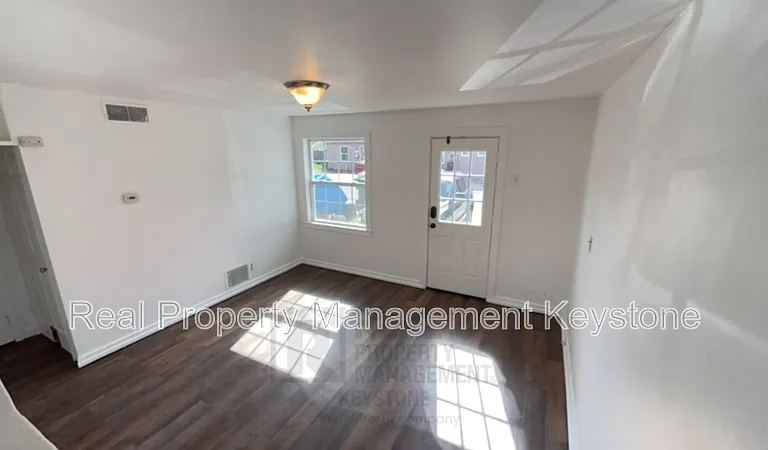 138 Delaware Dr — Photo 2