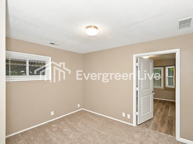 3314 N Ashland Ave — Photo 4