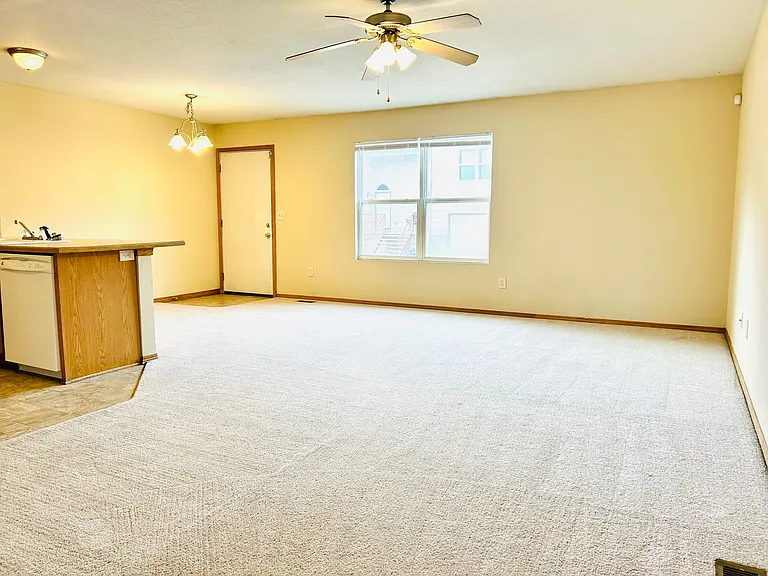 1110 Country Club Ln — Photo 5