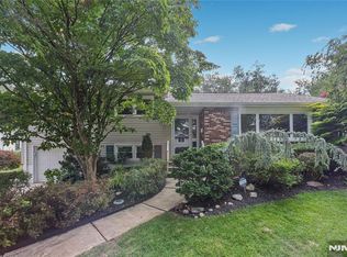 218 Mayfair Rd, Paramus, NJ 07652
