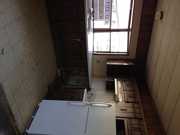 2nd image of 3911 Ingleside Pl