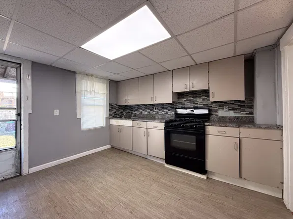 21 Auburn St, Haverhill, MA 01830