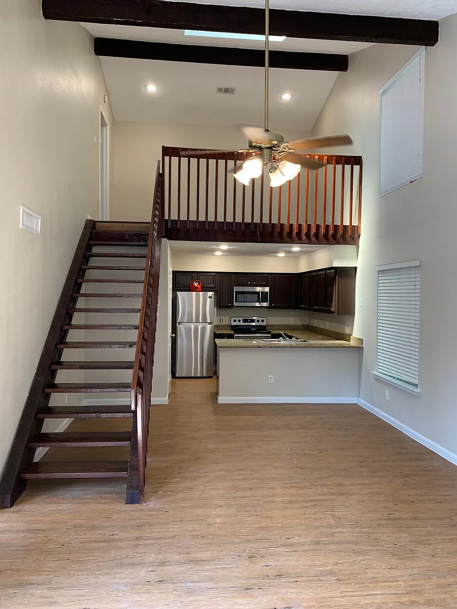 Building Photo - 200 Pecan Dr #1004