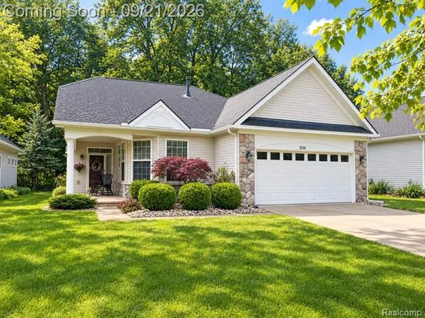 3510 Riverside Dr, Auburn Hills, MI 48326
