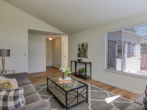 4th image of 5118 Derek Dr