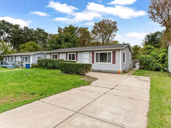 5089 Lakeborn Dr, White Lake, MI 48383
