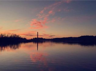 15 Edwards Ln, Reedville, VA 22539