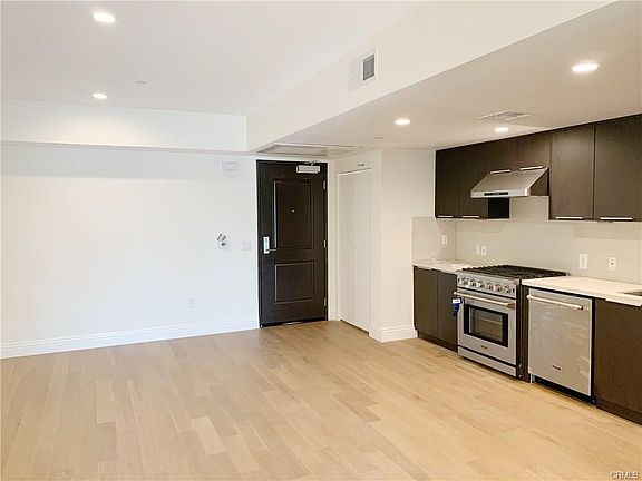5th image of 2329 Leeward Ave #605