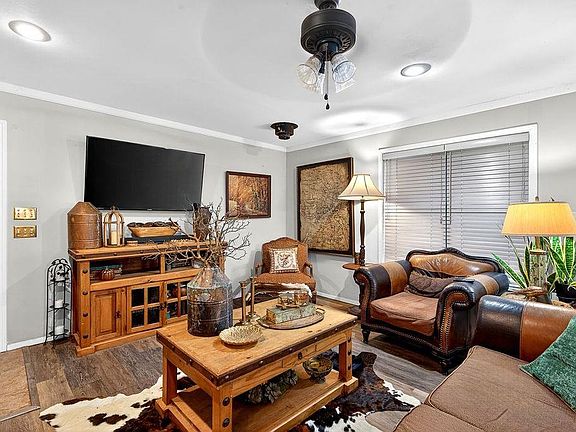 2nd image of 1501 Boon Dock Rd