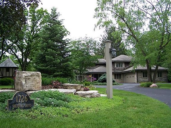 2nd image of 1726 Sherwood Dr