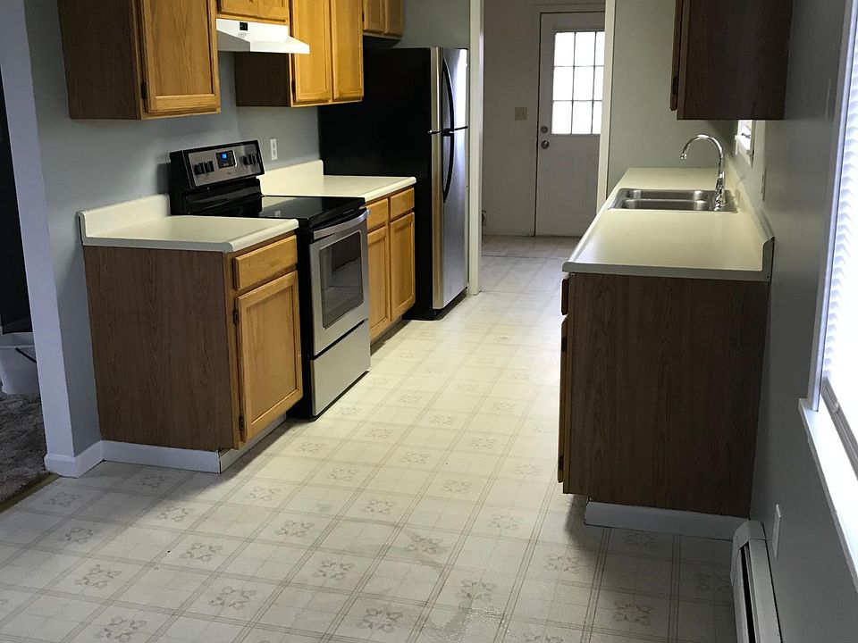 1st image of 4 Sunnyside Dr #101