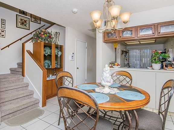 5th image of 810 Oak Park Pl