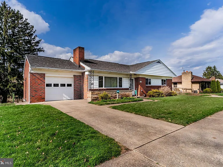 213 Sunset Dr — Photo 22