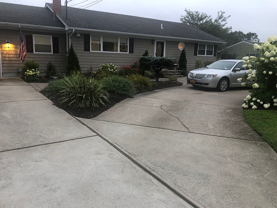 2nd image of 111 Maple St