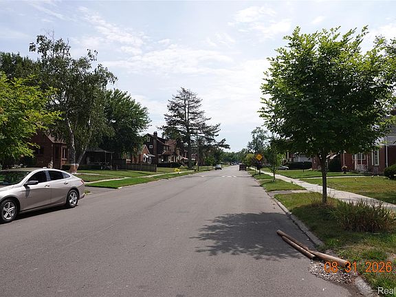 4th image of 15371 Lindsay St