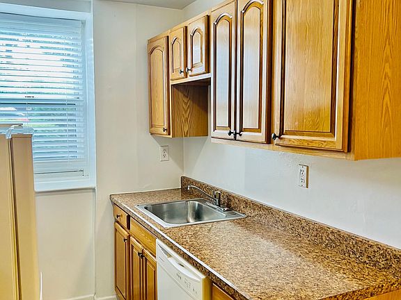 3rd image of 55 Croton Ave