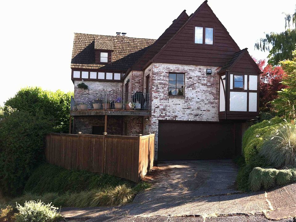 2nd image of 4504 W Laurel Dr NE