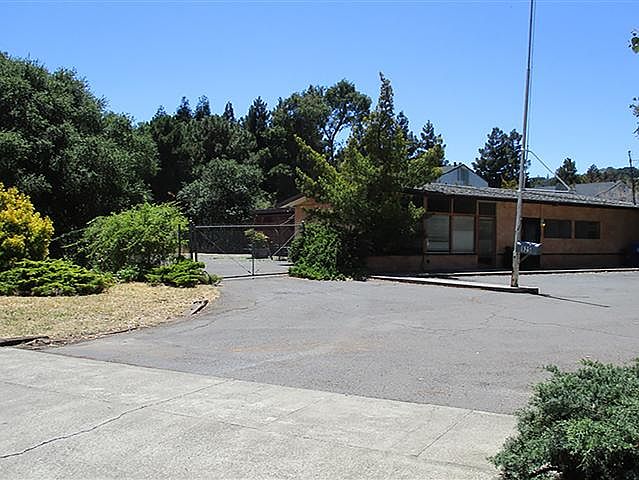 1st image of 925 Golden Gate Dr