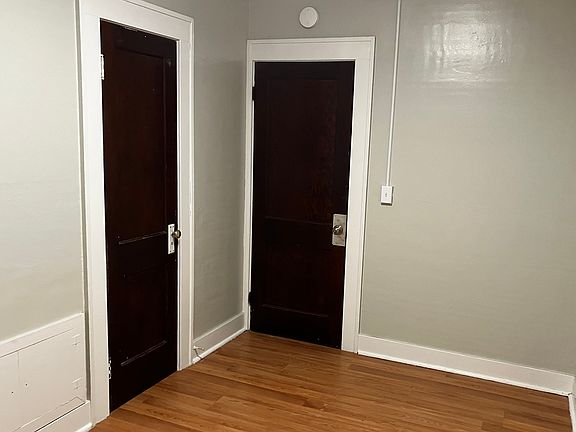 5th image of 236-38 N Midler Ave N #4