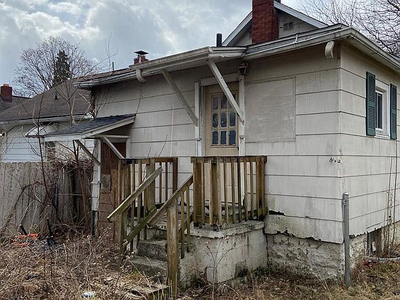 3rd image of 915 Stocker Ave