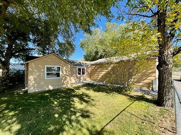 Fenced rear yard