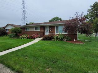31114 Roan Dr, Warren, MI 48093
