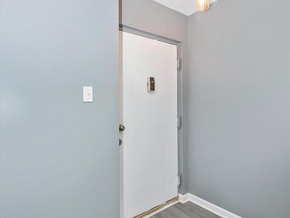 4th image of 1020 Brinker 202 Dr