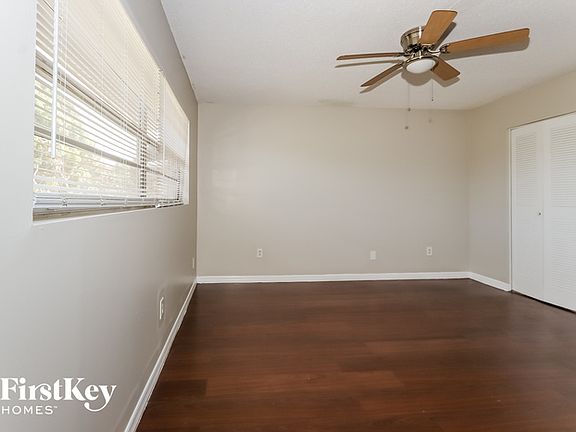 4th image of 211 NE Faring Ave