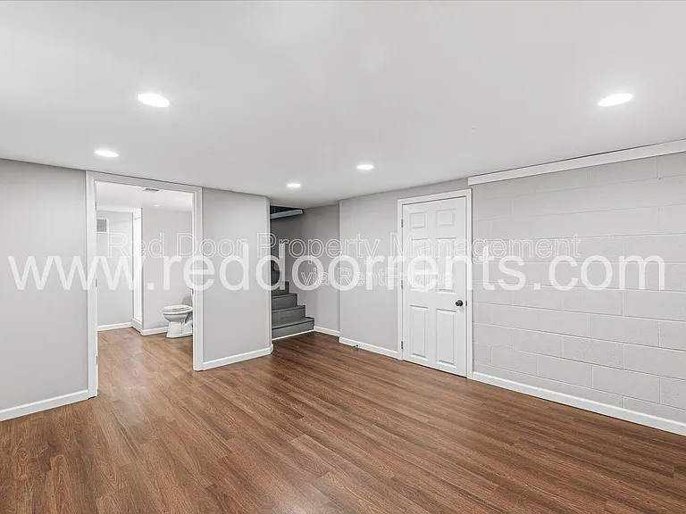 412 N Merrill St — Photo 19