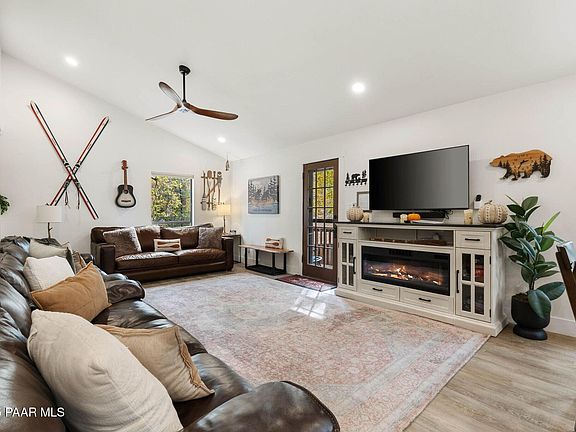 3rd image of 1458 E Silver King Cir