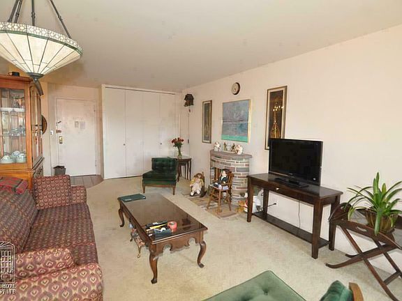 5th image of 3965 52nd St APT 9B