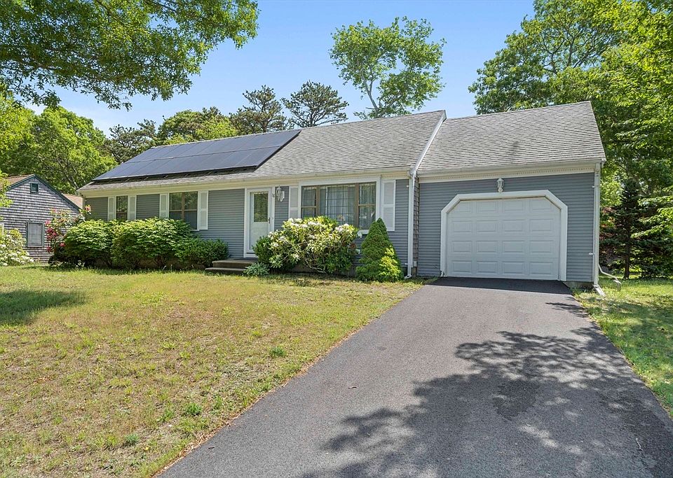 1st image of 16 Lexington Dr
