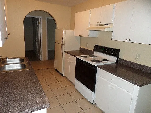 6914 Waycross Ave — Photo 10