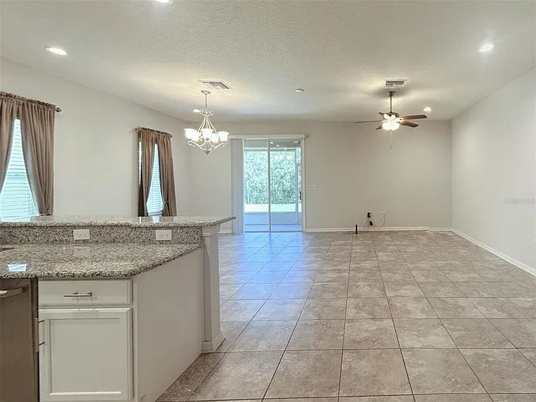1213 Grantham Dr — Photo 9