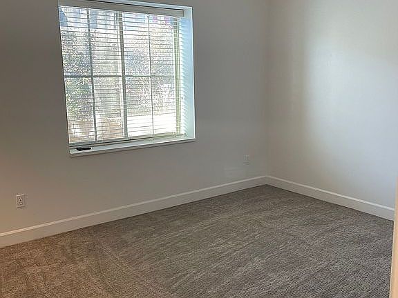 5th image of 930 W 965th St N Unit 302
