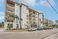 S Palm Ave 203-001.jpg