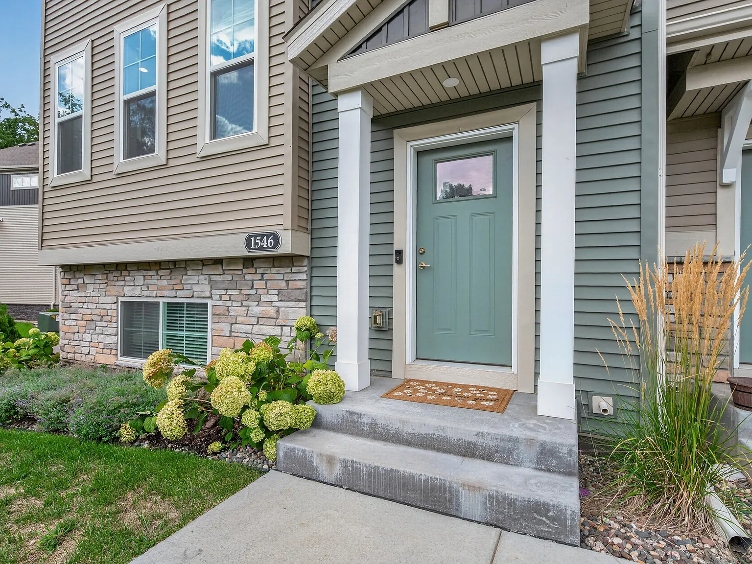 4 bed, 2350 sqft, $3,500 — Photo 3