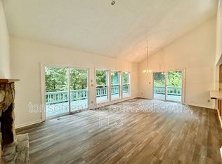 327 Winding Way Ln, Hendersonville, NC 28792