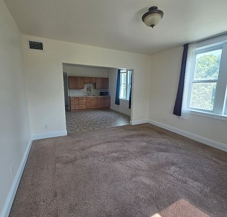 4th image of 817 Ringwood Ave