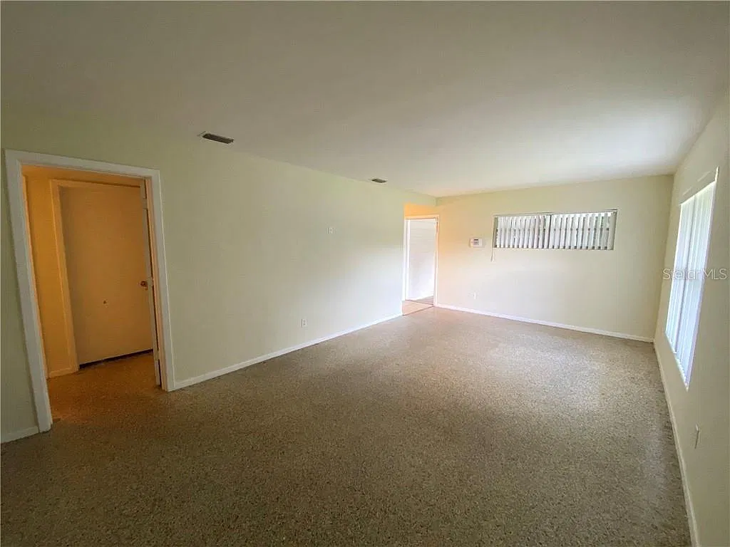 3 bed, 1.5 bath, 1090 sqft, $1,695 — Photo 2