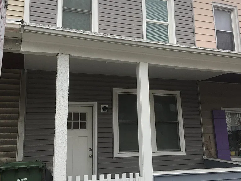 3804 Falls Rd — Photo 2