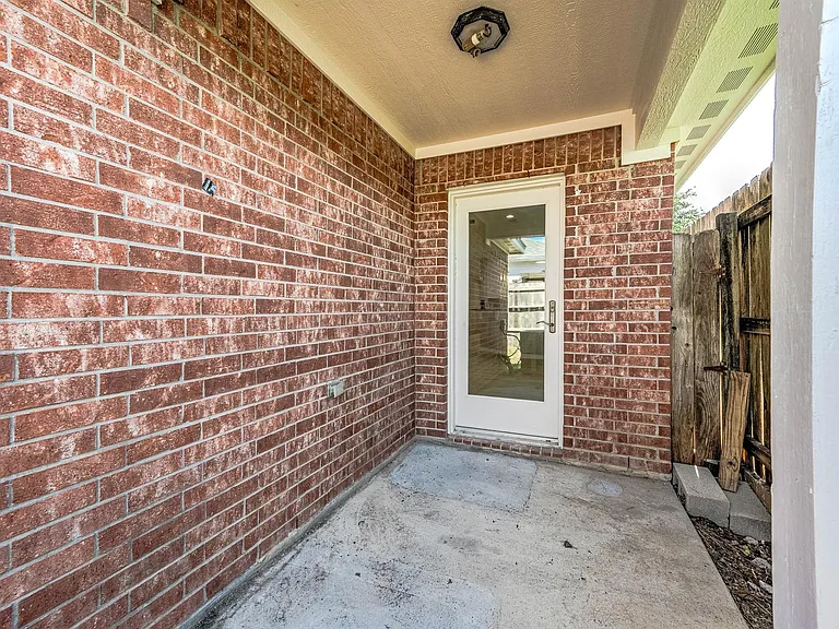 7308 Avenue R — Photo 24