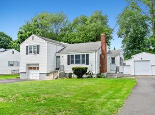 120 E Pershing St, Bloomfield, CT 06002