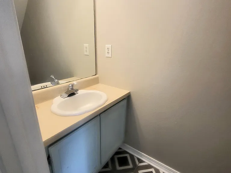 209 E 24th Ave #7 — Photo 11